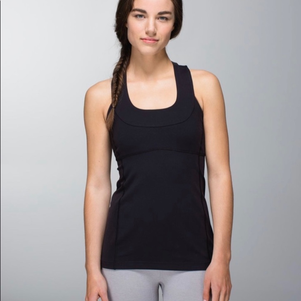 Lululemon 🍋 Scoop Neck Tank size 4 in black.